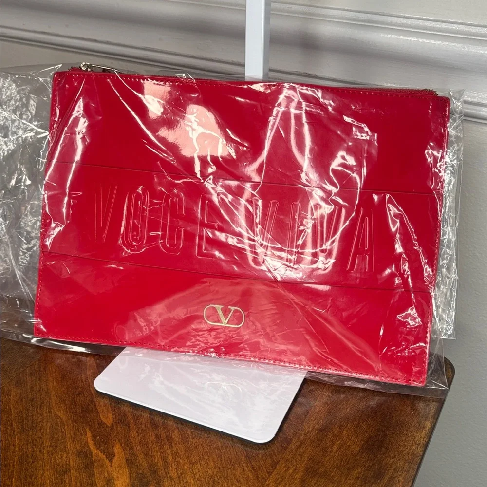 VALENTINO VOCE VIVA Red Patent Clutch with Elegant Gold Crossbody Chain - Picture 13 of 14